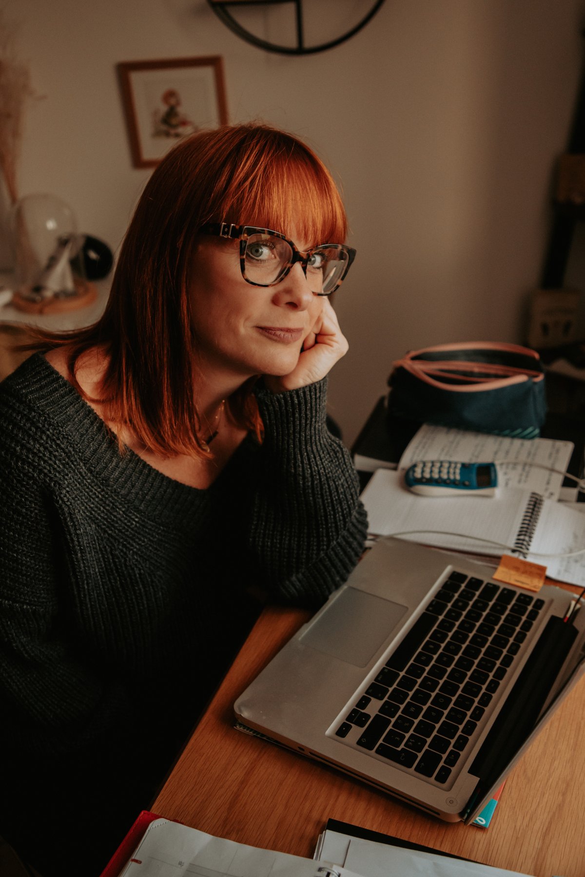 Sandra Gabriel dans son bureau